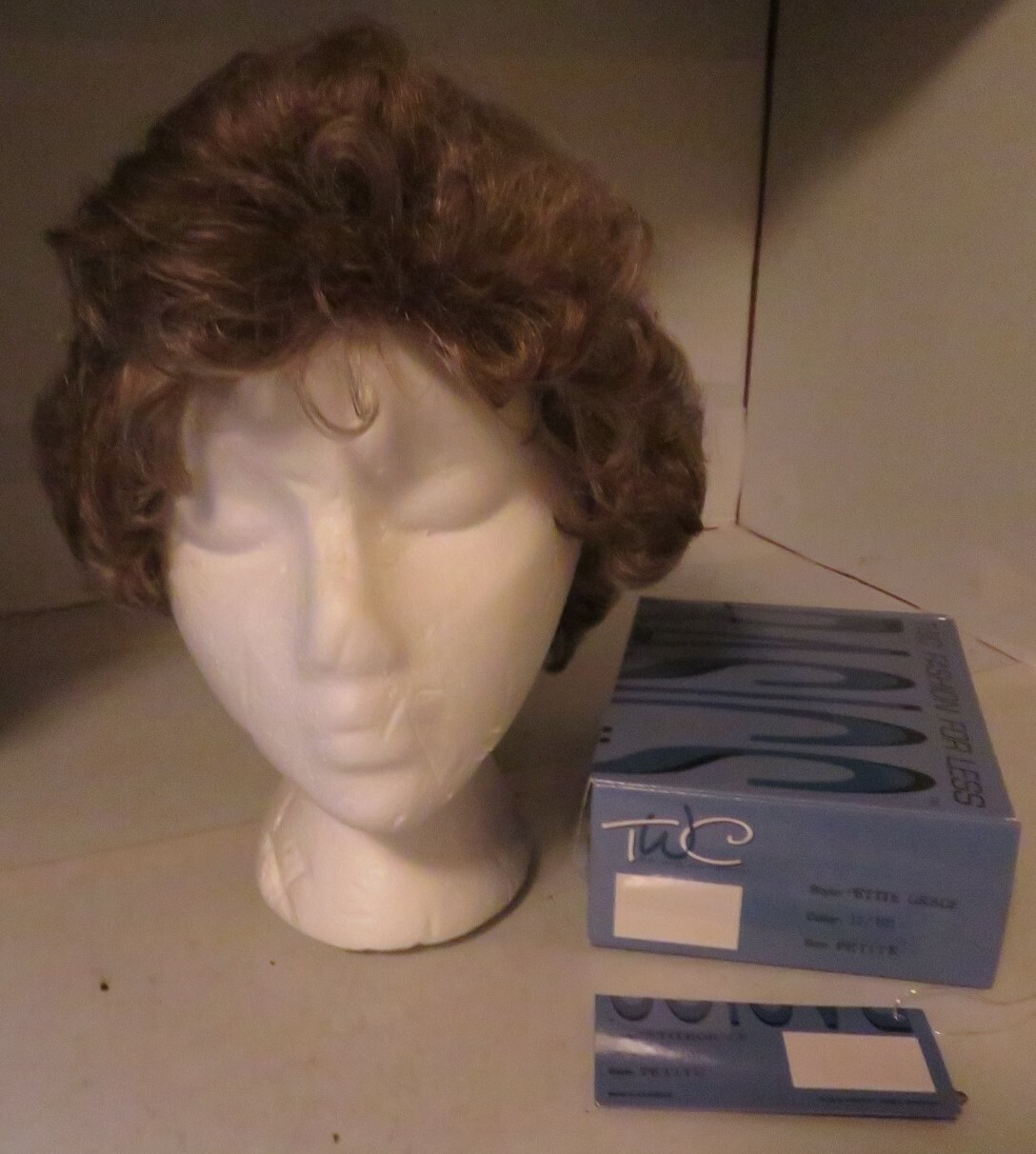 TWC Basics Wig 17/101 Blonde Frosted Highlights GRACE Short Bob Petite Boxed