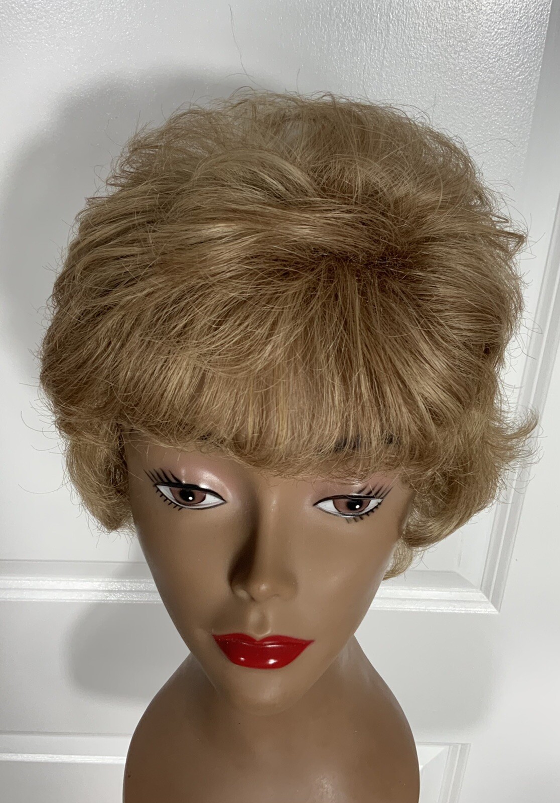 CHIC Synthetic Wig Medium Golden Blonde Size Average Layered Wavy Shampooed C-13