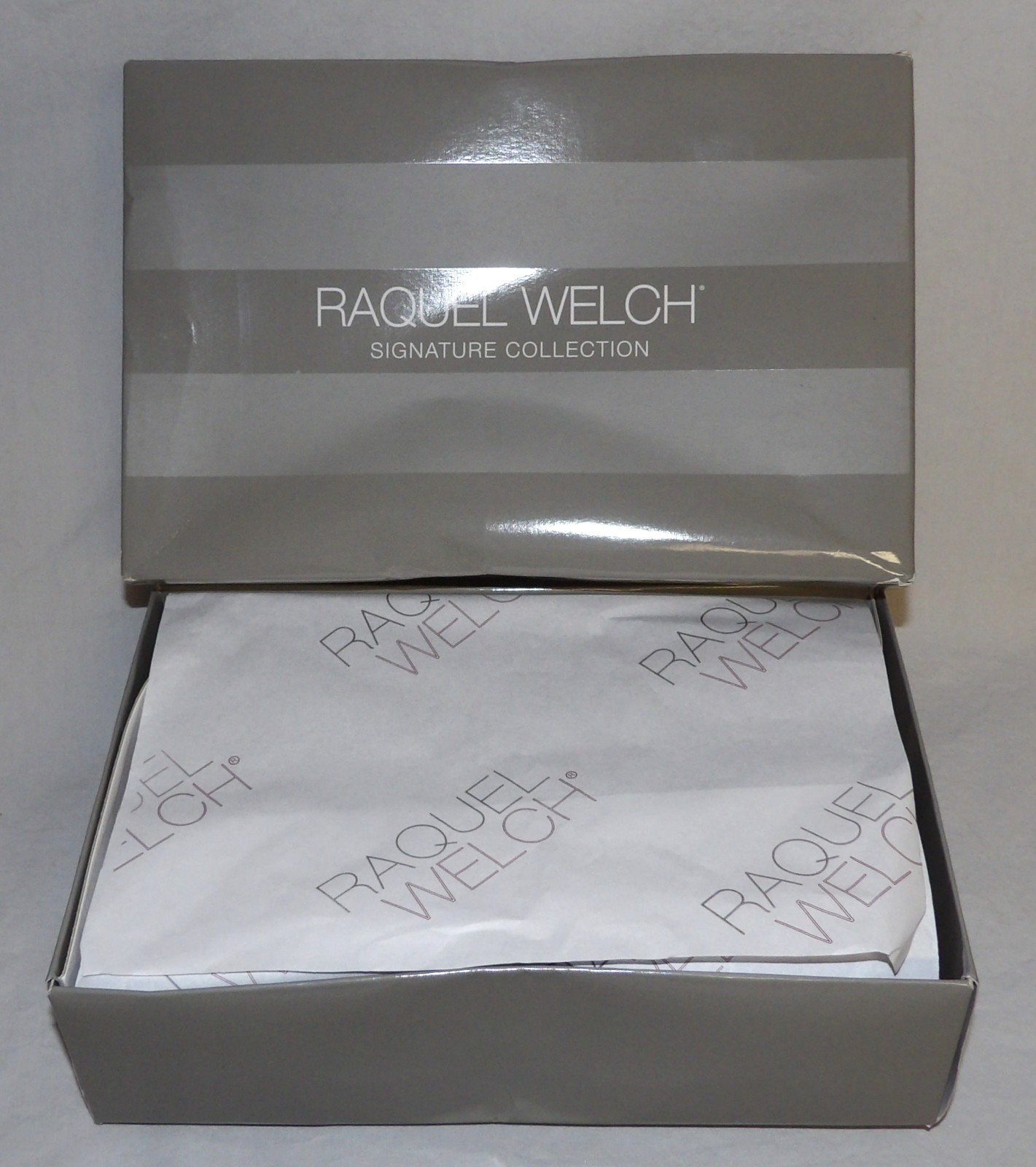 Raquel Welch Born to Shine Short Asymmetrical Wig Hairuwear RL33/35 Deepest Ruby