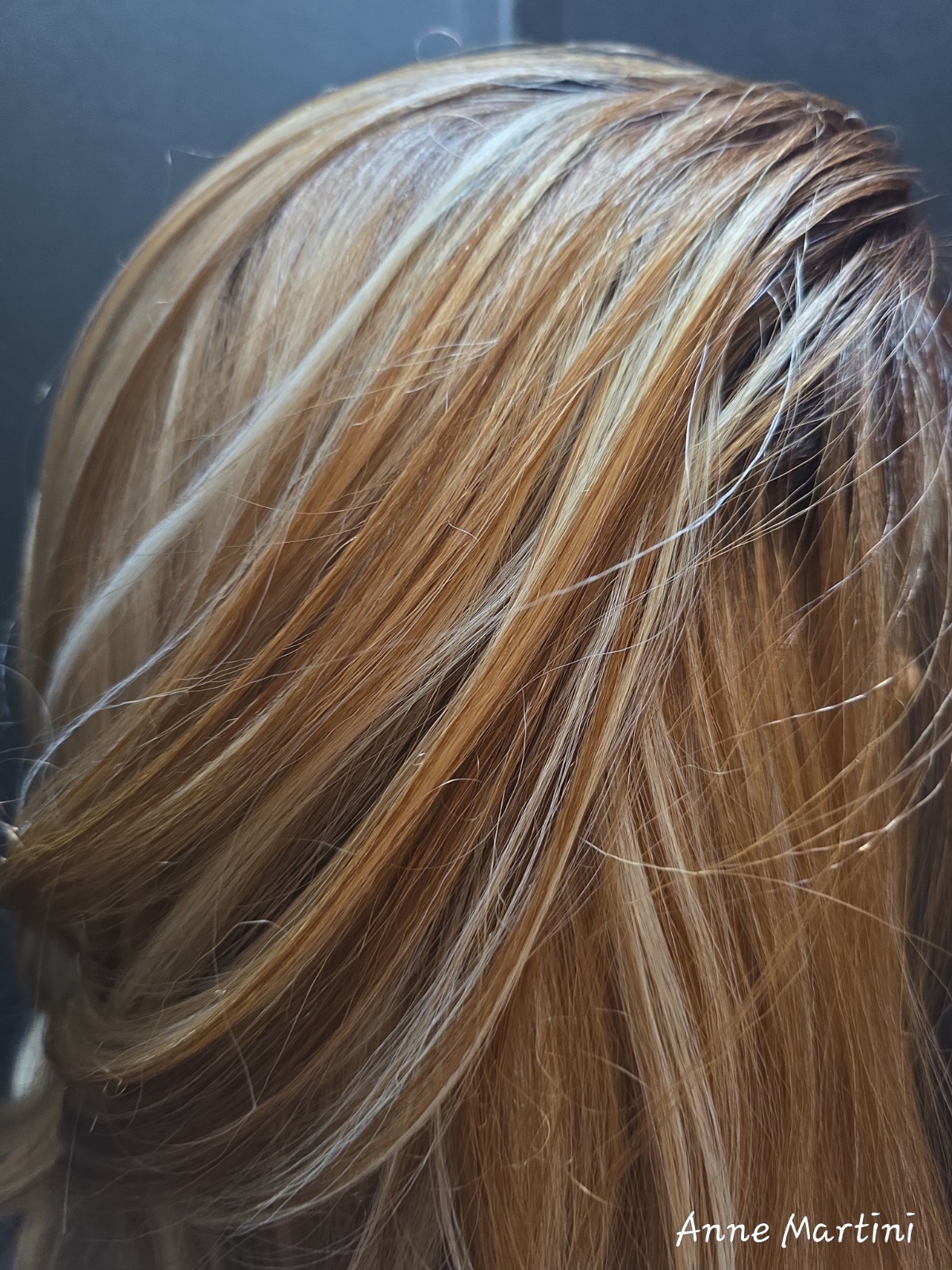 Women’s Lace Front Synthetic Wavy Wig Layered Free-Part Blonde/Light Brown Long