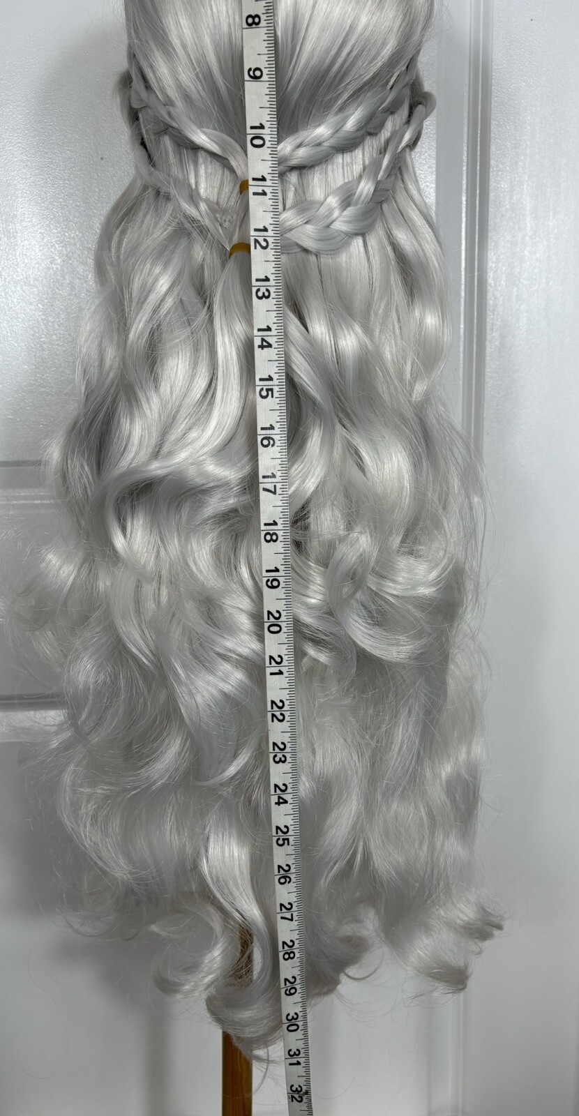 NEW Beautiful Wavy 21” Long Wig White Platinum Braids Size Large/Average New D-2