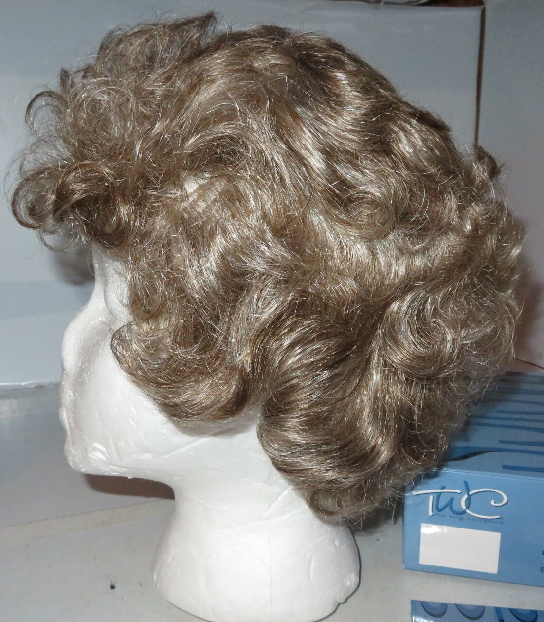 TWC Basics Wig 17/101 Blonde Frosted Highlights GRACE Short Bob Petite Boxed