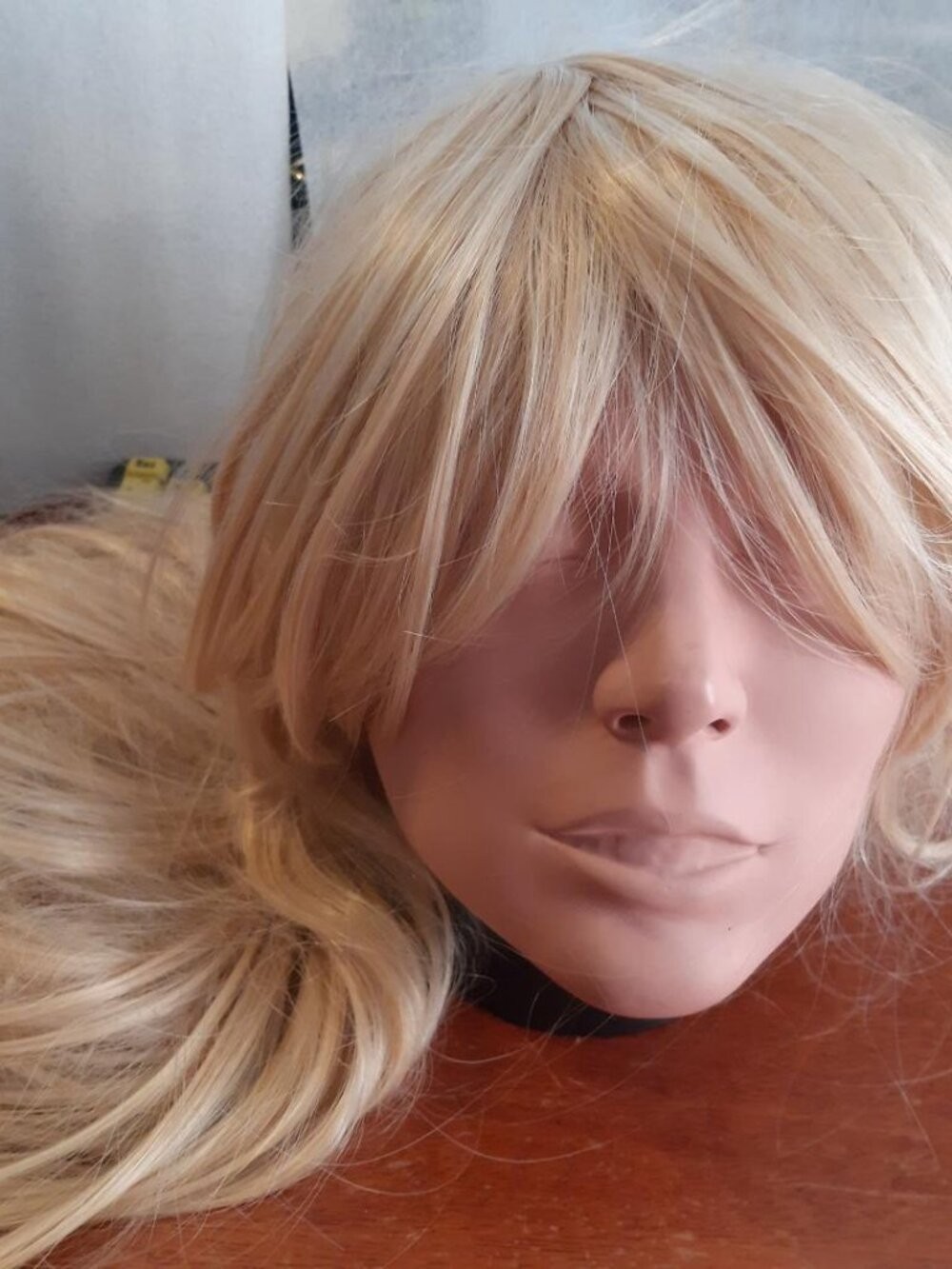 NEW ! Women 31 Inch Long Curvy Wavy Light Blonde