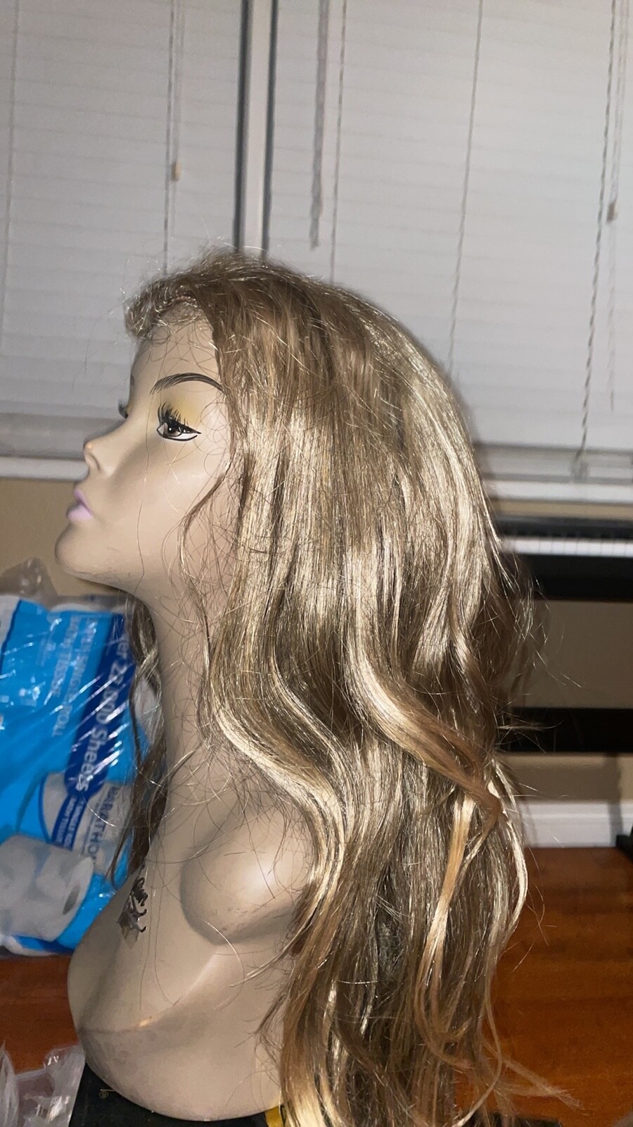 aspen wig style 22 backtack color 18B/24T