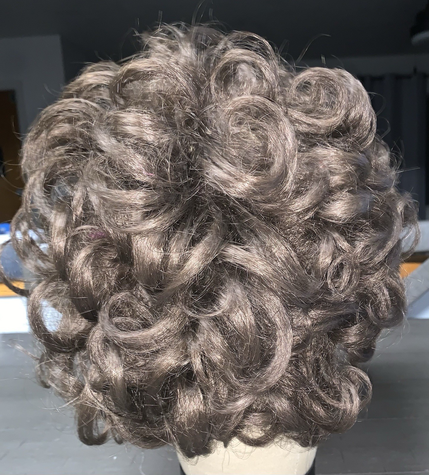 A8 VTG 70s SYNTHETIC WIG HAIR PIECE LIGHT BROWN SHORT LAYERED CURLY KOREA