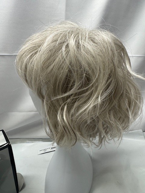 Hairdo Breezy Wave Cut Synthetic Wig -Average 15949-R56/60 Silve Mist Light Grey