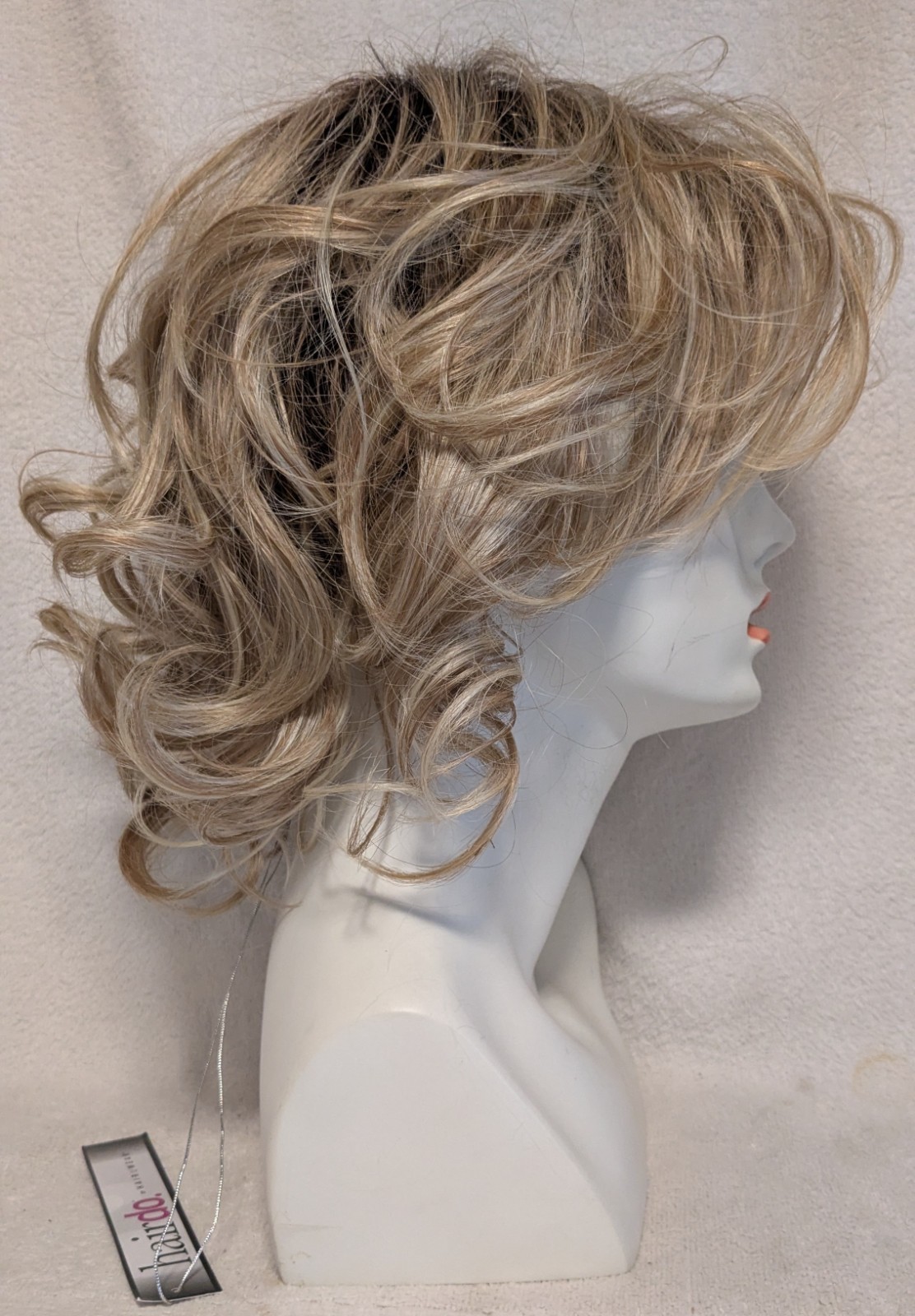 NWT Hairdo TRU2LIFE Modern Flair GOLDEN BLOND WHEAT Styled Wig