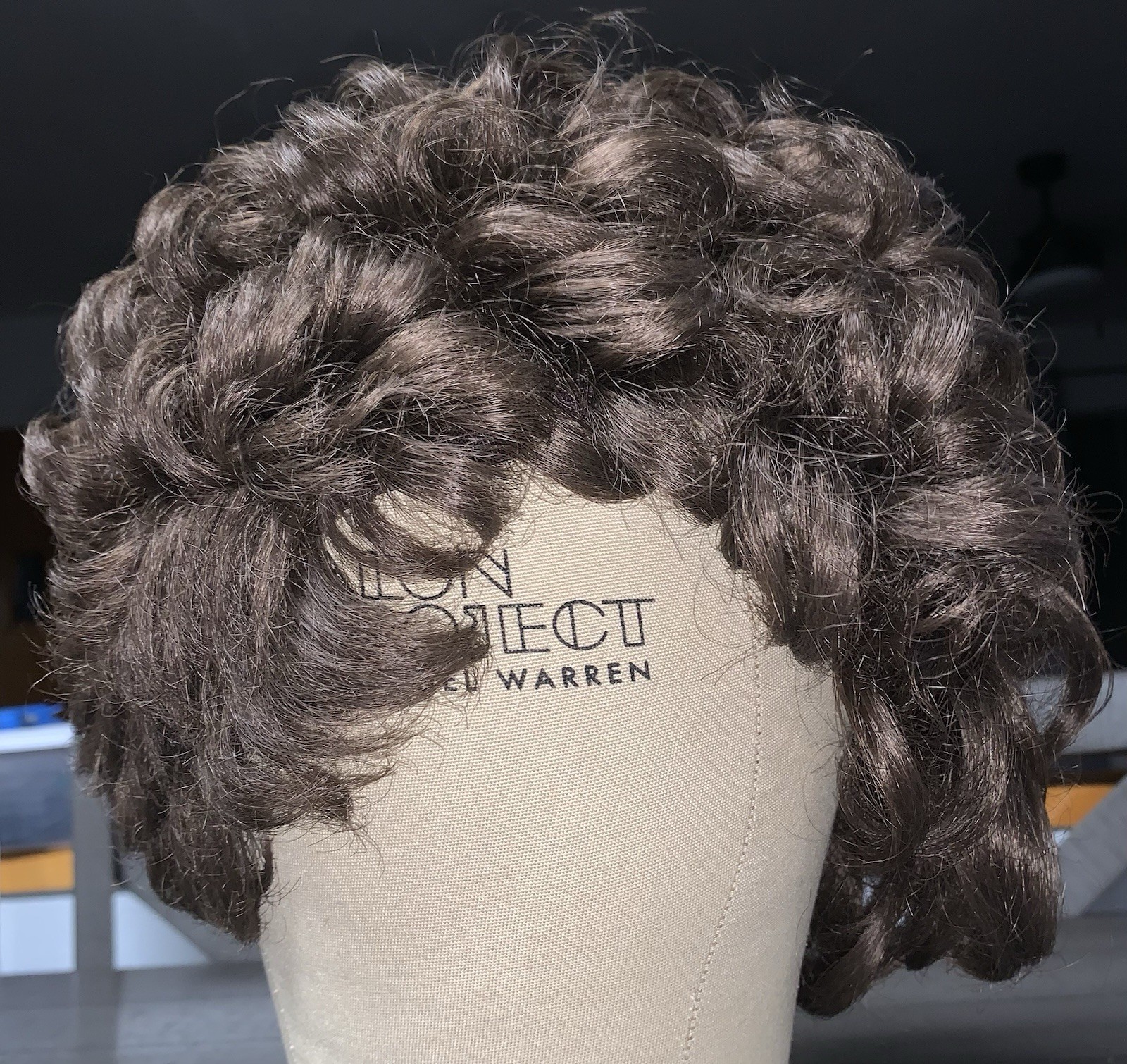 A8 VTG 70s SYNTHETIC WIG HAIR PIECE LIGHT BROWN SHORT LAYERED CURLY KOREA