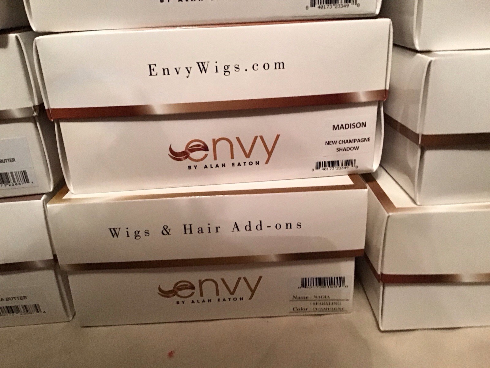 NEW IN BOX WIG ENVY BELINDA PLATINUM SHADOW New ATELIER HAND TIED SWISS CAP