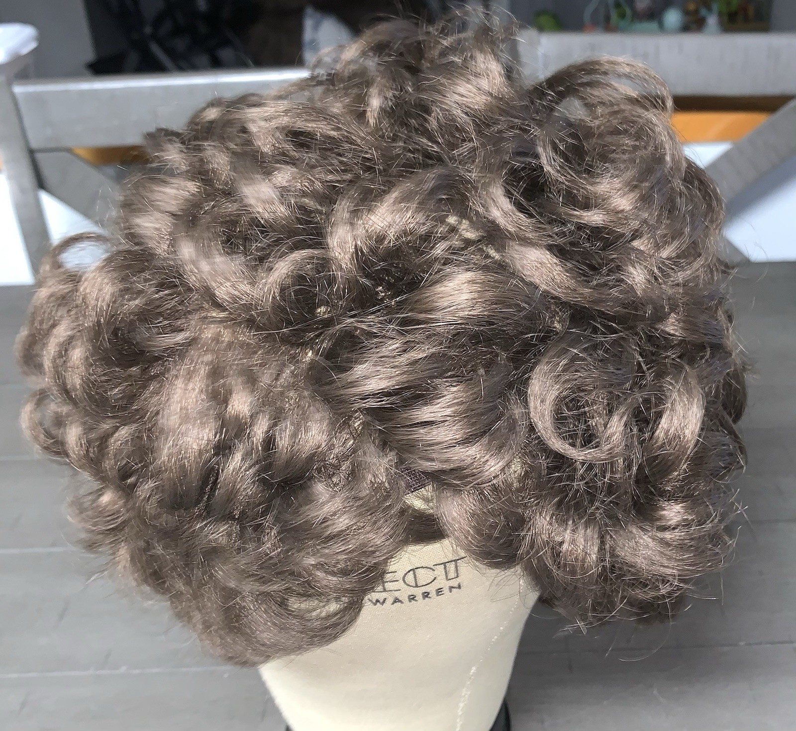 A8 VTG 70s SYNTHETIC WIG HAIR PIECE LIGHT BROWN SHORT LAYERED CURLY KOREA