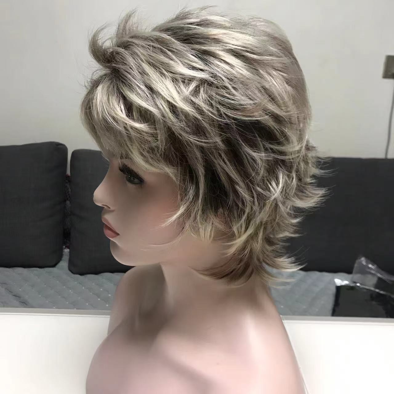 Fashion Women’s Layered Short Brown Blond Red Straight Natural Hair Wigs