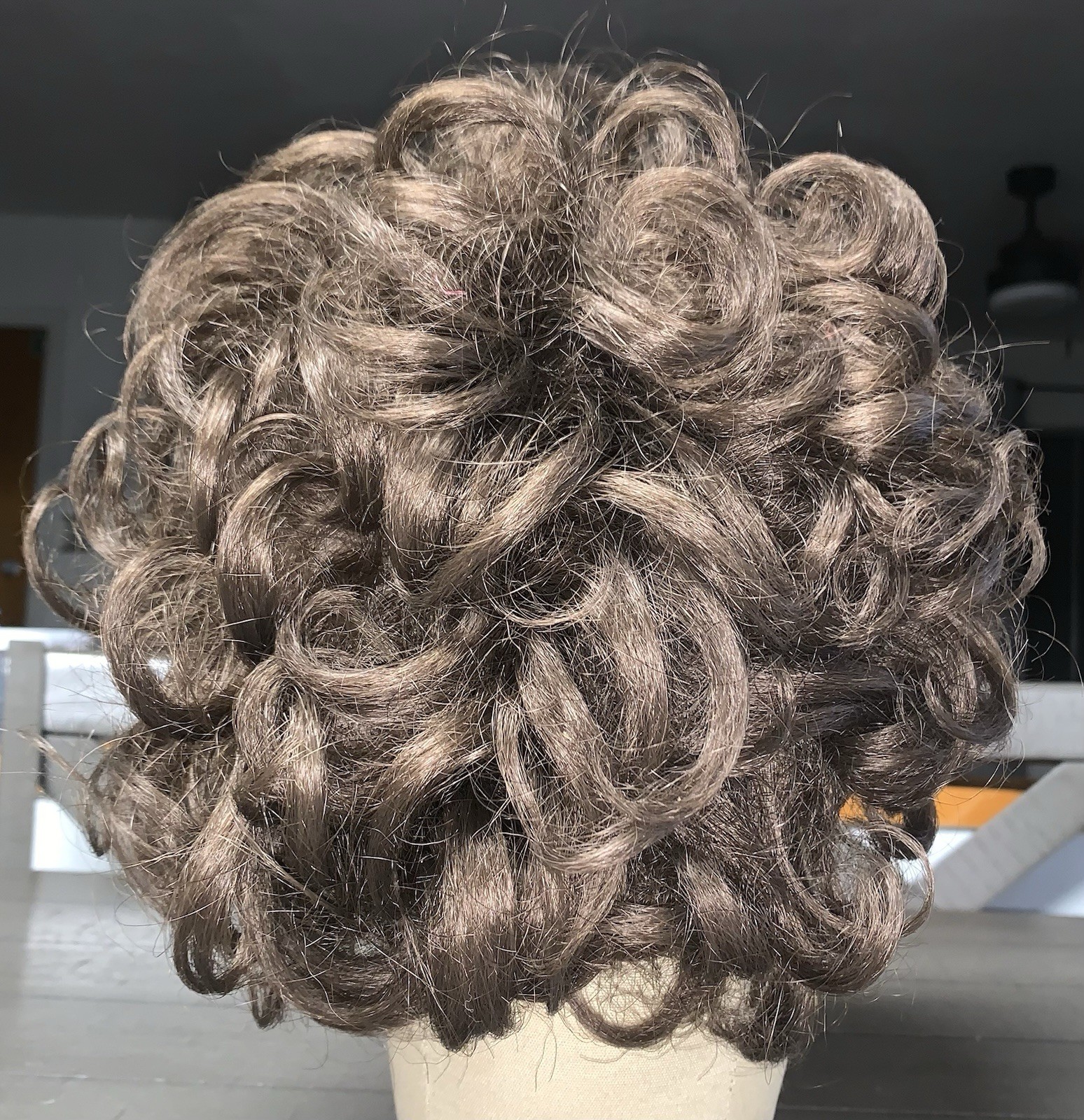 A8 VTG 70s SYNTHETIC WIG HAIR PIECE LIGHT BROWN SHORT LAYERED CURLY KOREA