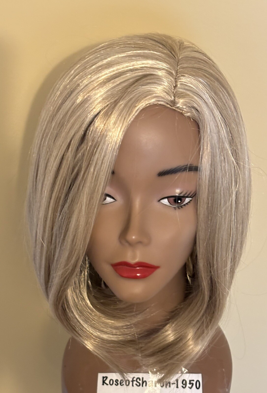 NEW! Wig Shoulder Length Bob Center Skin Part Blond Size Average 10-22