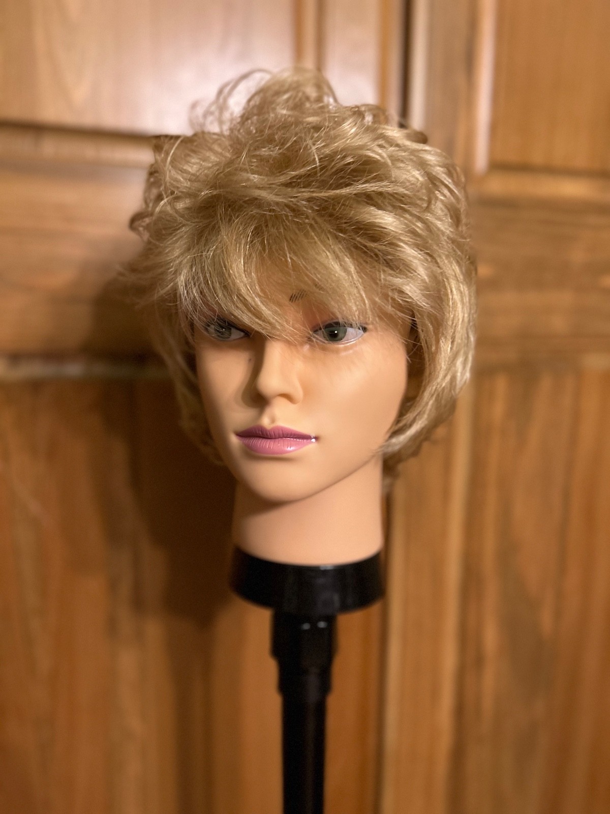 TWC Fashion Design Blond Size 21-22 Shake Out Wig Hair