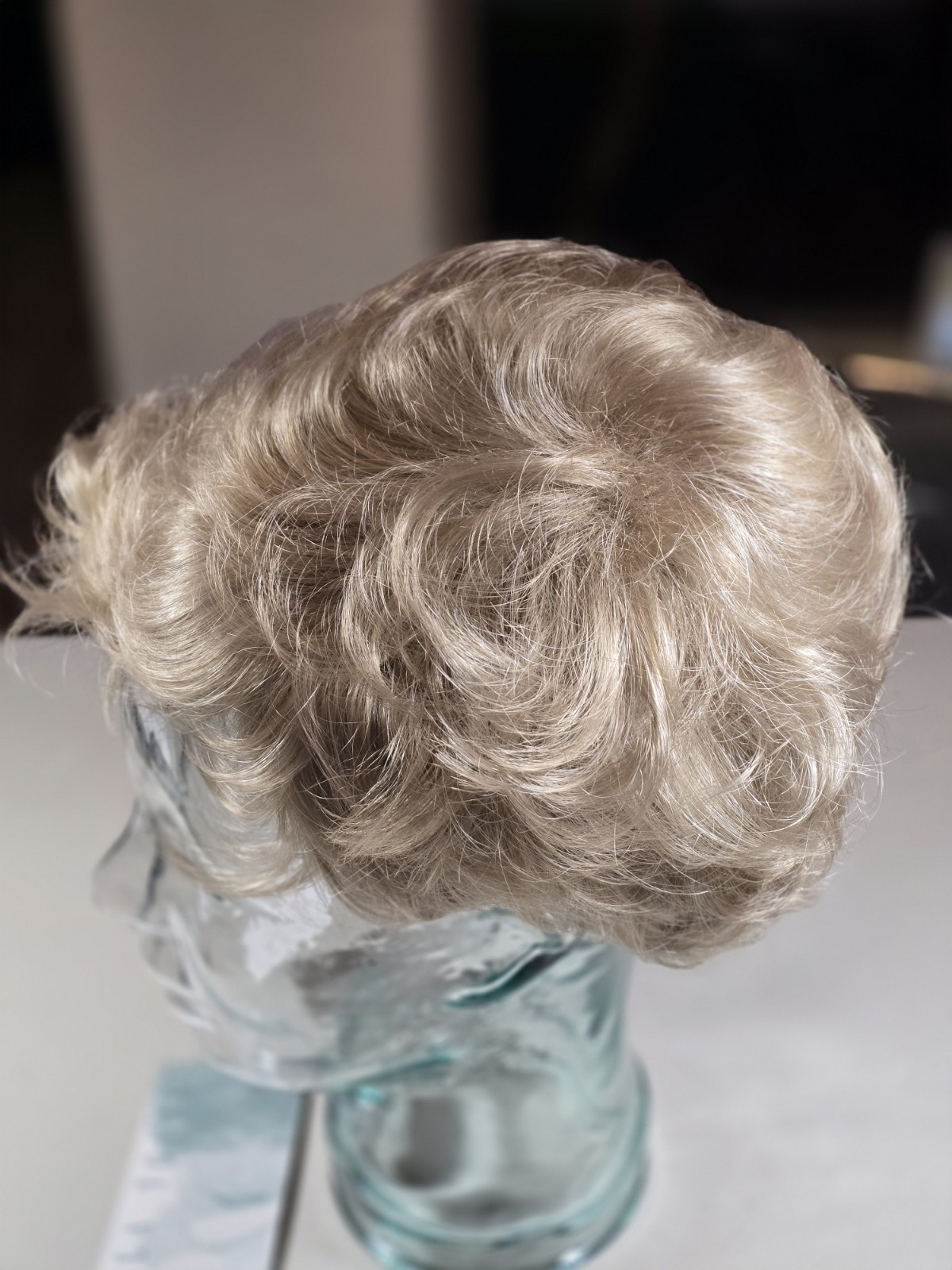 Paula Young A2094 24A Celebrity Short Wig Blonde Layered NEW