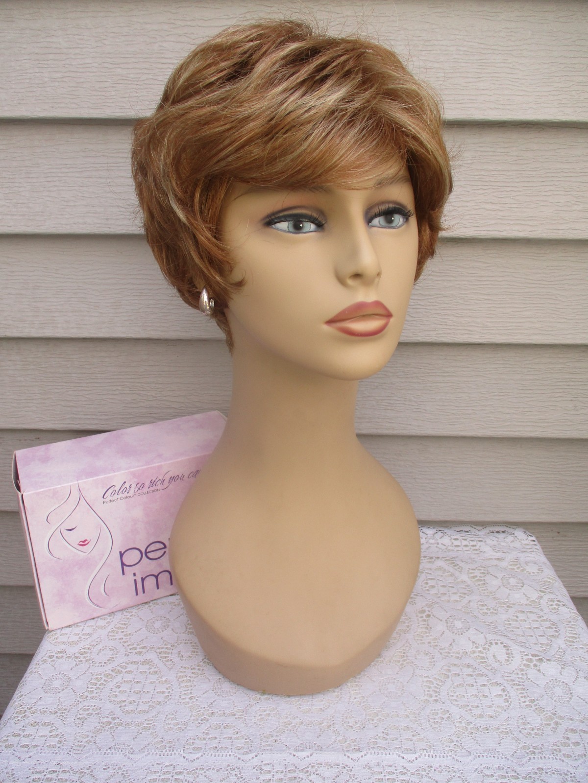 TWC Wig REVEAL Color STRAWBERRY WHIP Reddish Blonde Short Style UNWORN ?