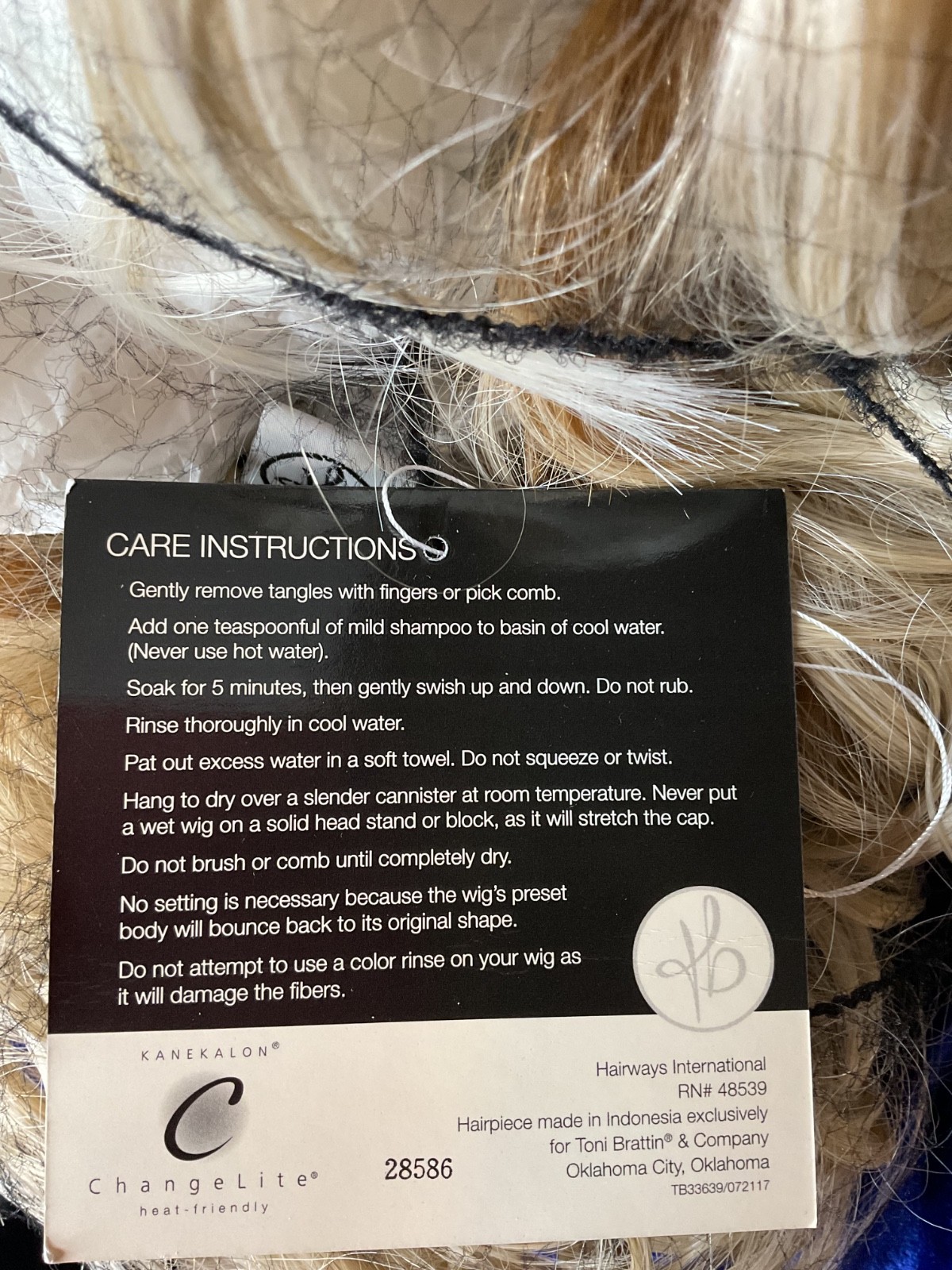 Toni Brattin – 360 Beachy Wave -platinum Blonde – BRAND NEW WITH TAGS AND BOX