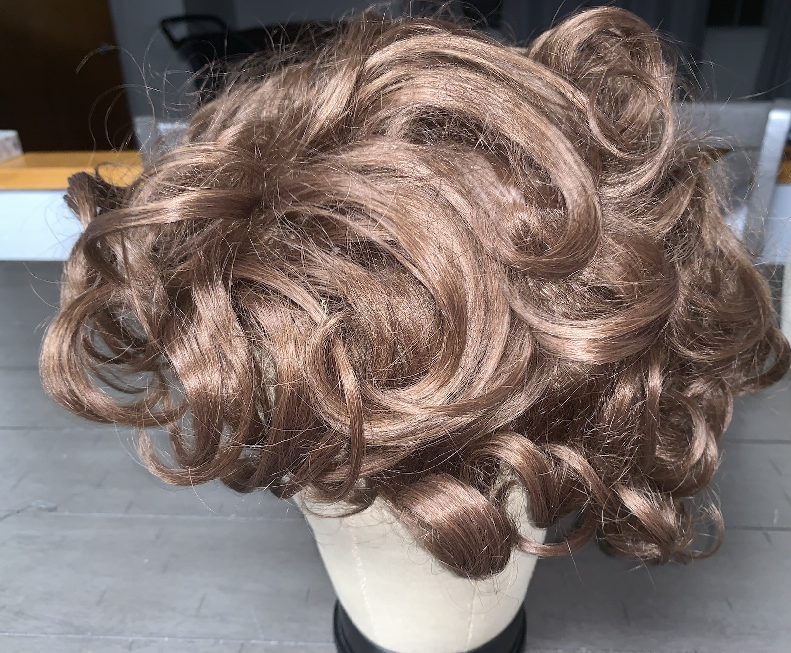 A4 VTG 70s ELURA WIG HAIR PIECE AUBURN BROWN SHORT LAYERED CURLY KOREA ACRYLIC