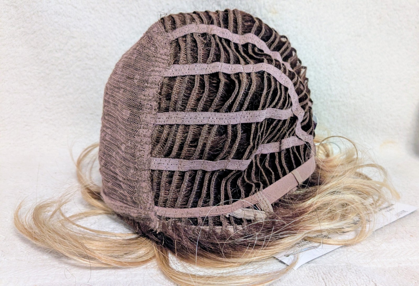 NWT Hairdo TRU2LIFE Modern Flair GOLDEN BLOND WHEAT Styled Wig
