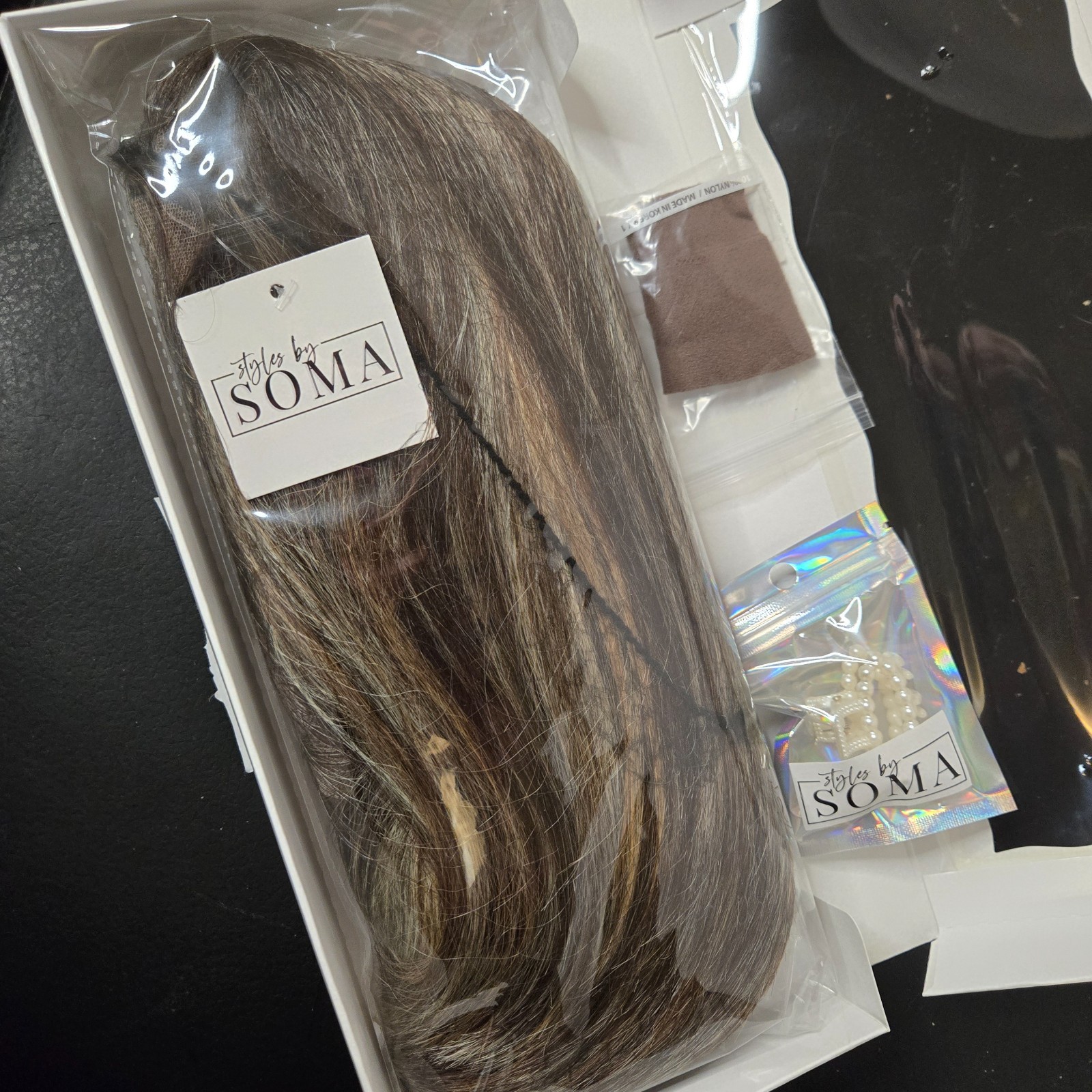 Styles by Soma SBS Synthetic Wig Alibi Free Part Brown New Open Box
