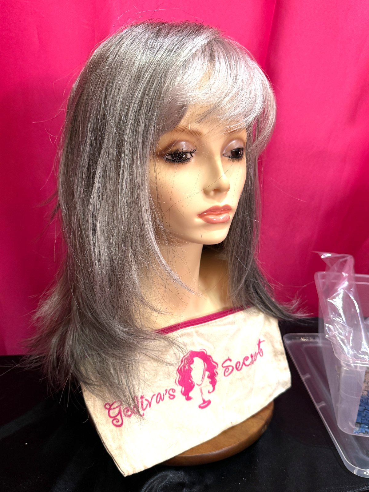 Godiva’s Secret Wigs “Taylor Wig” Silver Stone LARGE Cap