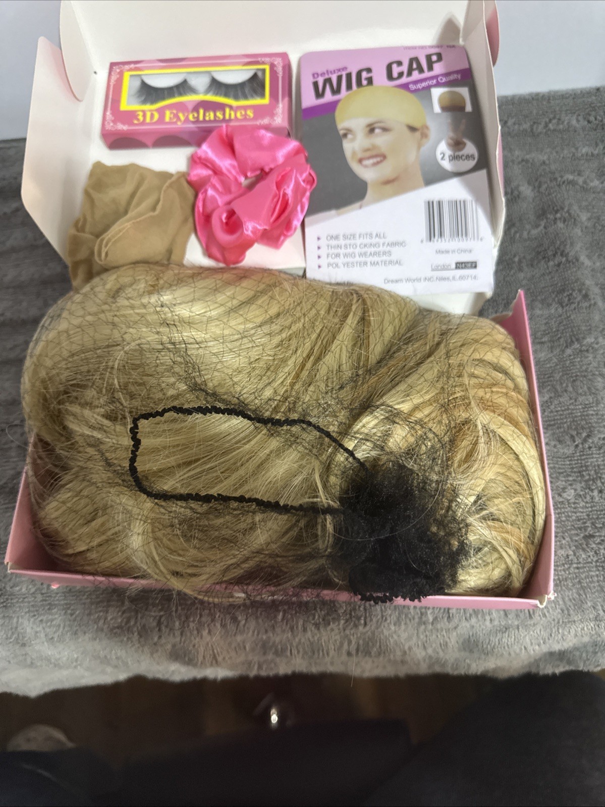 Blonde Wig New Includes Cap Crunchy And A Set Of 3d Eyelashes