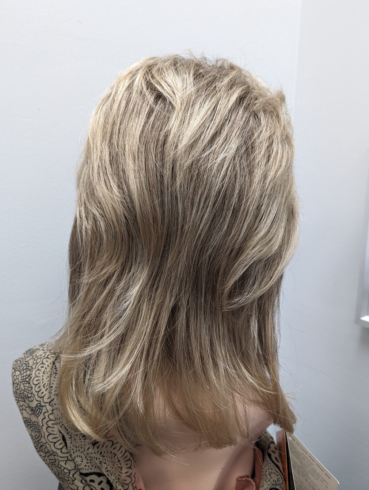 Karisma Tony Of Beverly Elura Synthetic Wig With Bangs Color Blonde 26T8