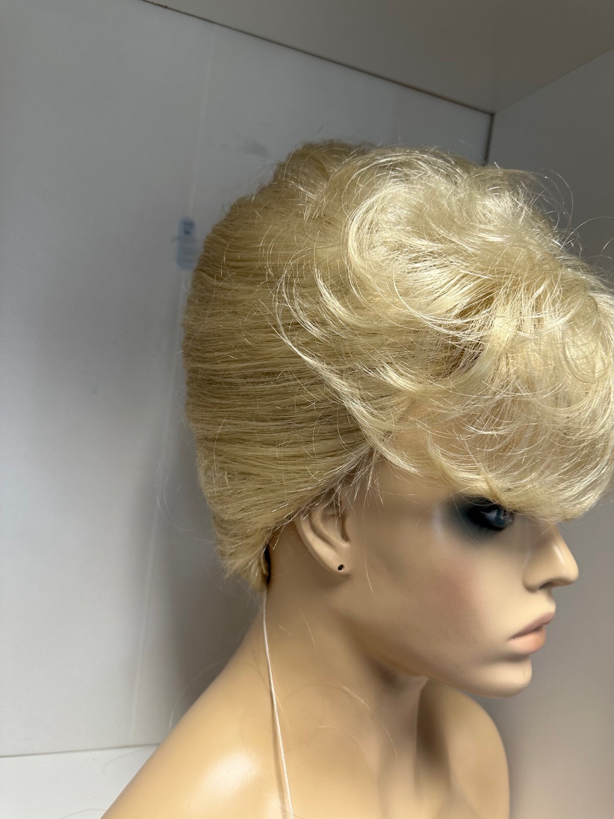 AWESOME WIGS last 1 PALE BLONDE BIG TWIST WIGS AR US