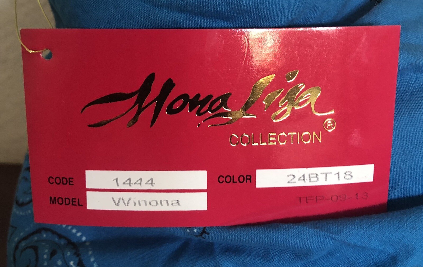 Retro Mona Lisa “Winona” Wig 1444 Color 24B/T18, New, READ DESCRIPTION