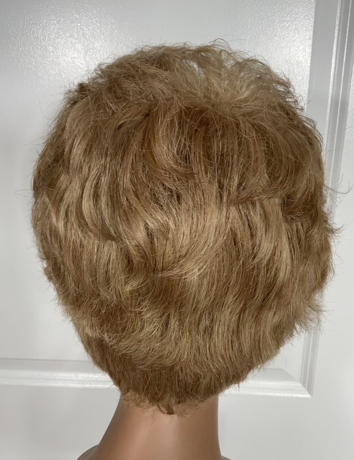 CHIC Synthetic Wig Medium Golden Blonde Size Average Layered Wavy Shampooed C-13