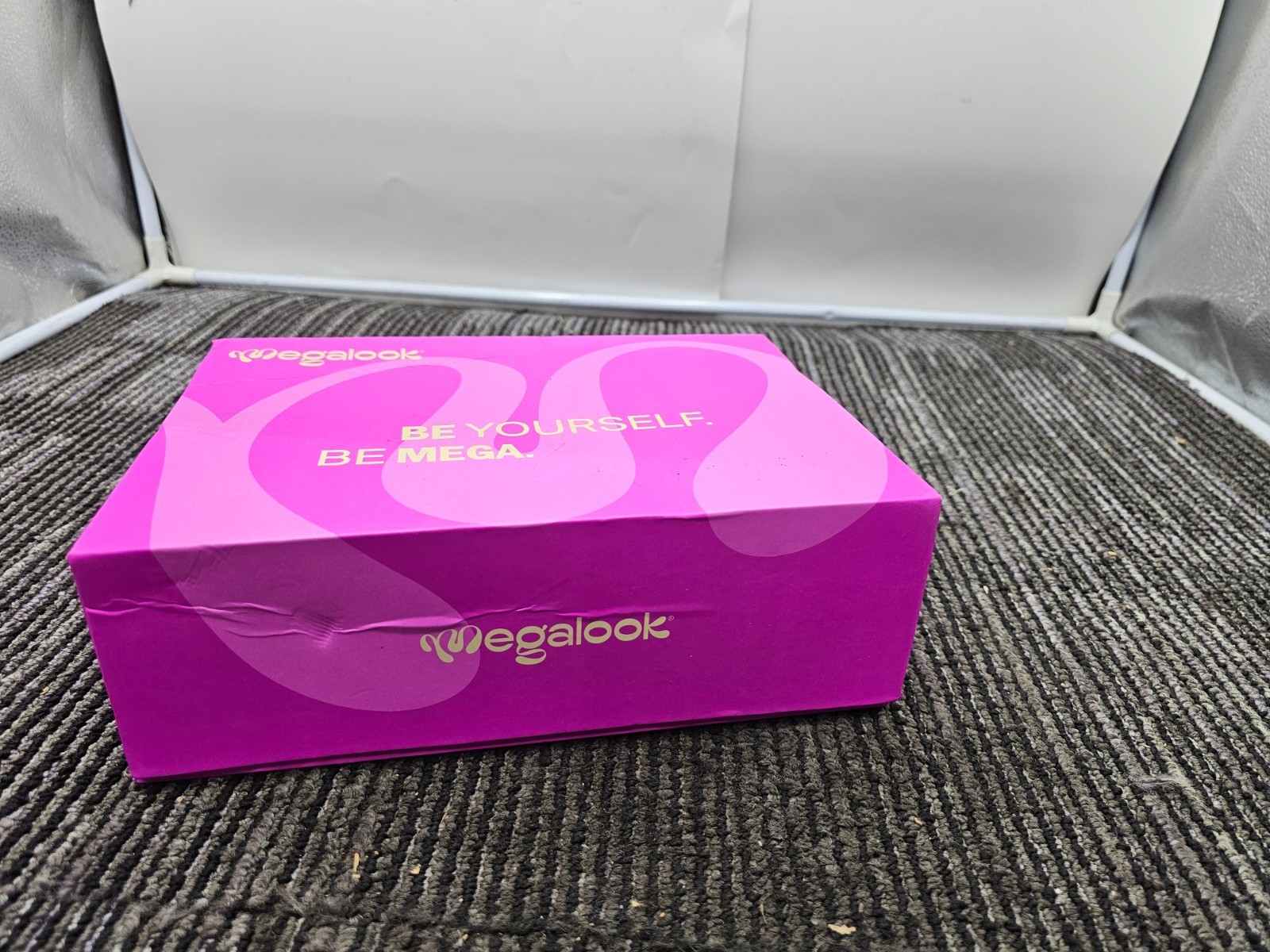 Megalook ETE-WIG-4-SST-20 Wig with Lashes and Accesories