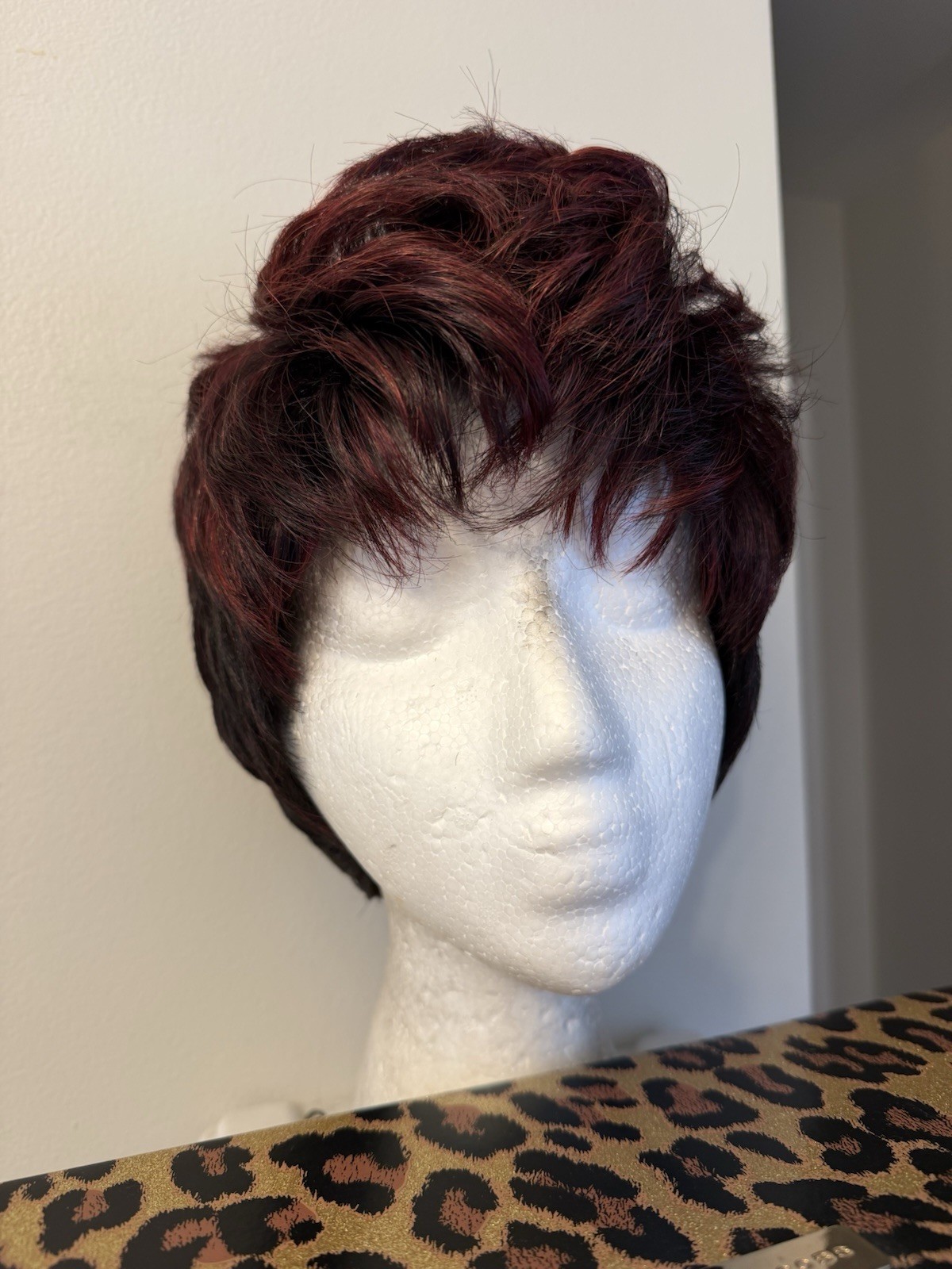 The Style AUSTIN Color TF1B/BG/RD Synthetic Short Cut Wig