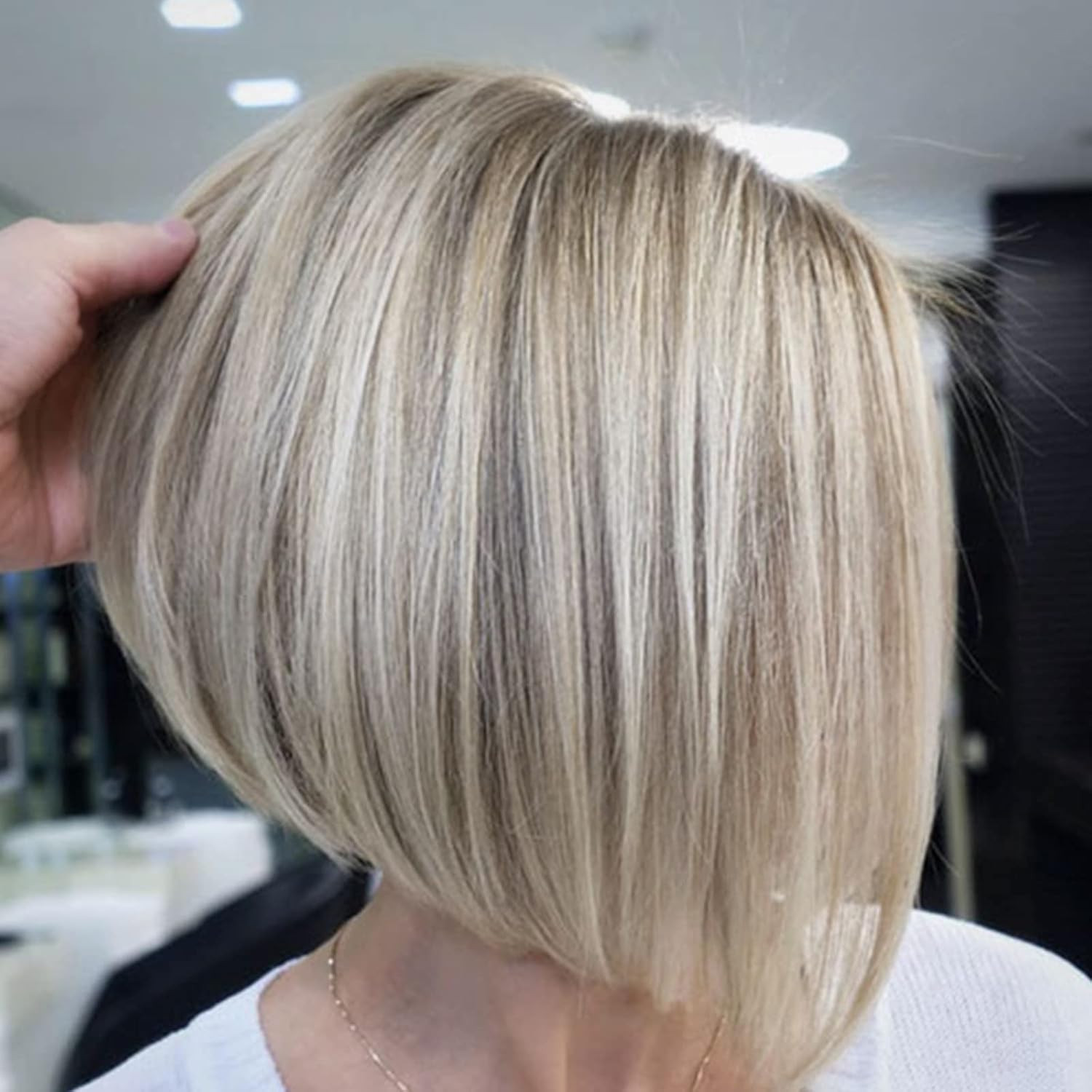 TISHINING Layered Short Blonde Bob Wigs for White Women Chin Length Ash Blonde S