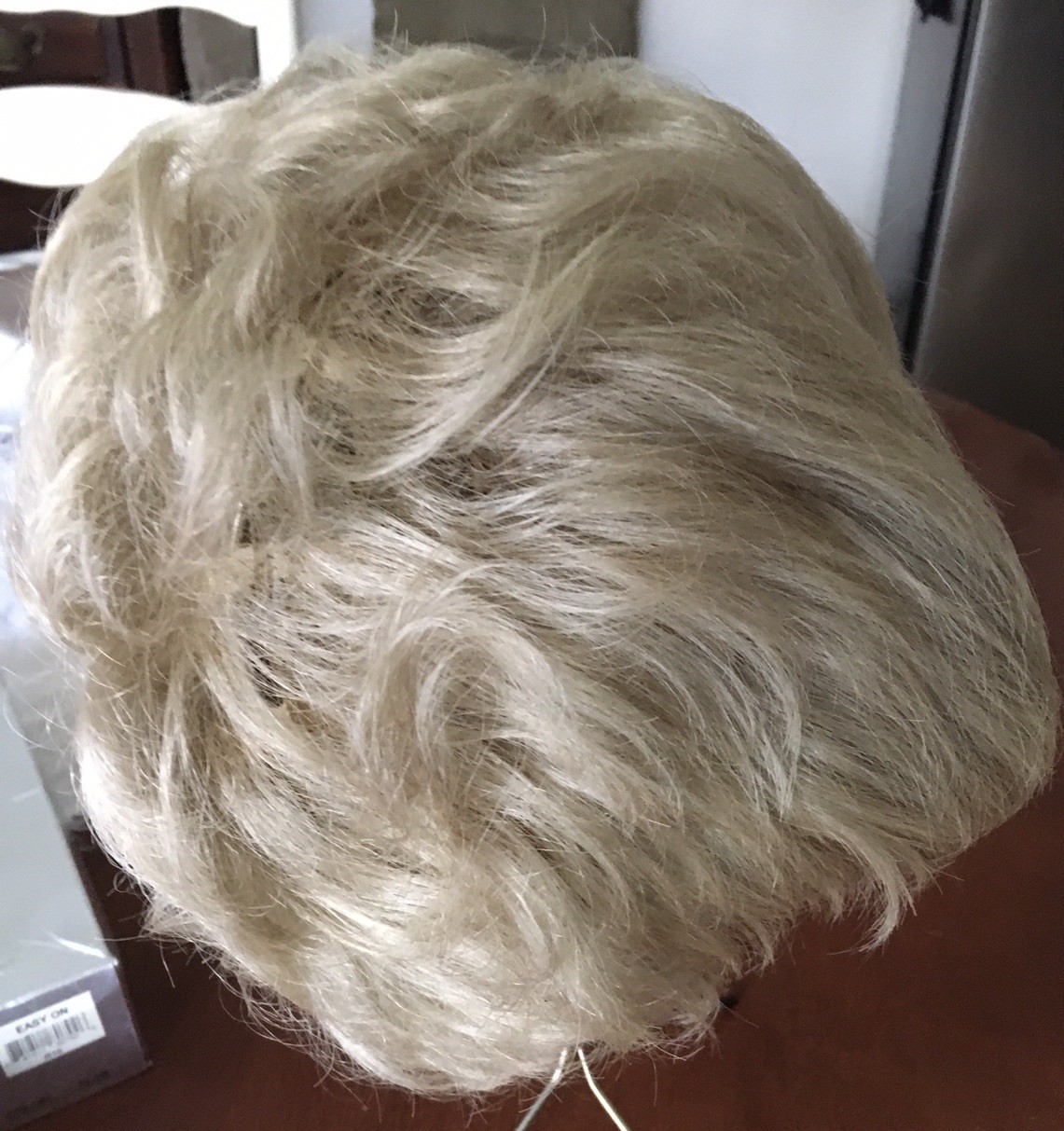 Estetica Designs Wig Easy On Color R16 Used