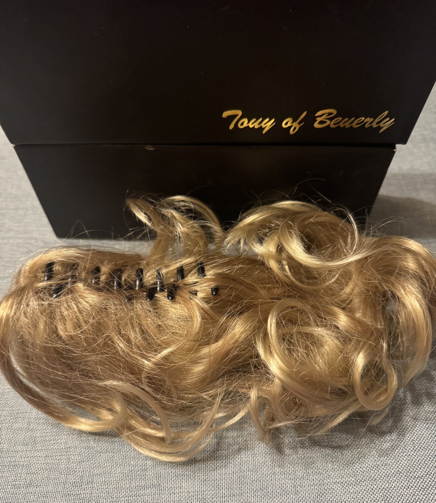 Tony of Beverly Elura Snappy Clip Libby 11″ Curly Ponytail in 24BT18 with Box
