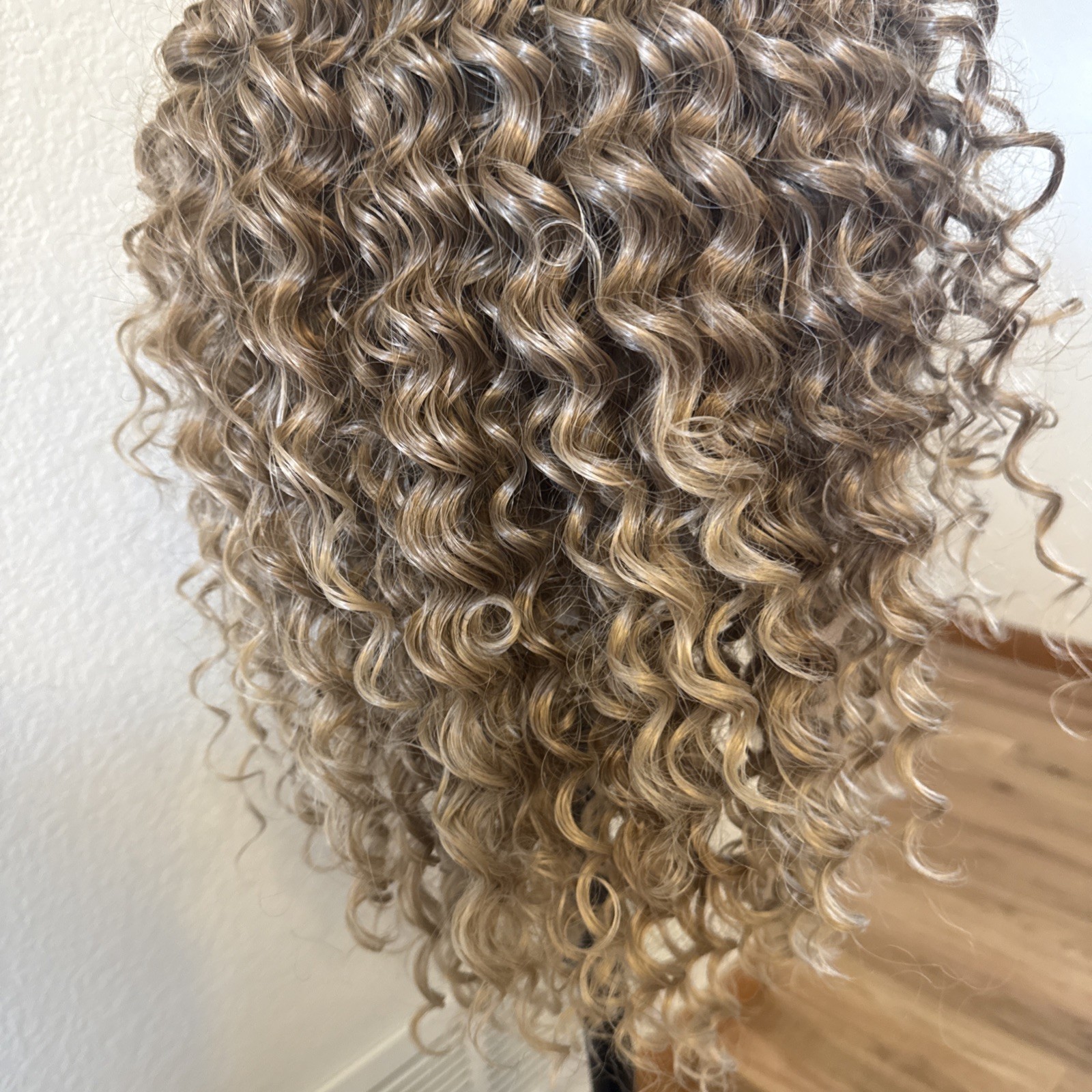 388 Curly Long Lace Cap Dark Blonde 24” Synthetic Big Hair. Very Nice 388