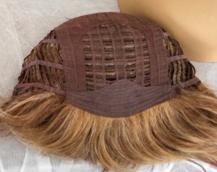 Cinch Raquel Welch wig standard cap NWT display R29S+ Glazed Strawberry
