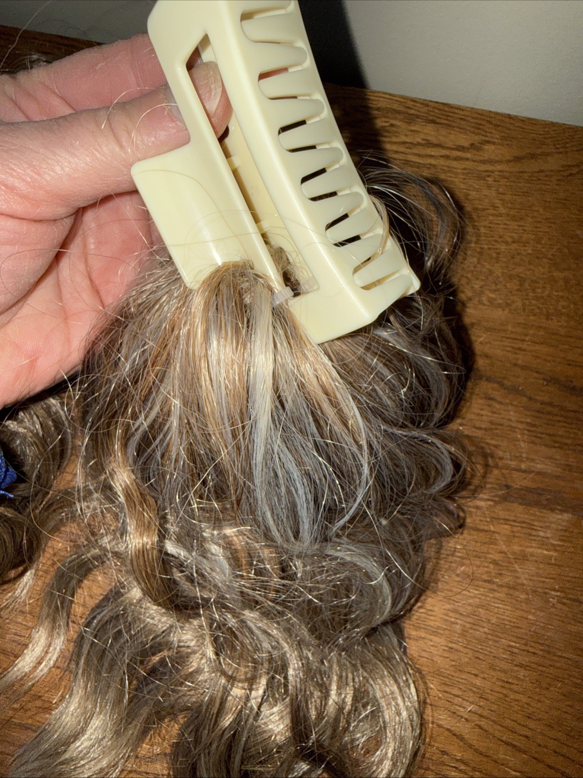 Synthetic hair bundle Set Of 2 Clips Highlighted Blonde Brown 14″