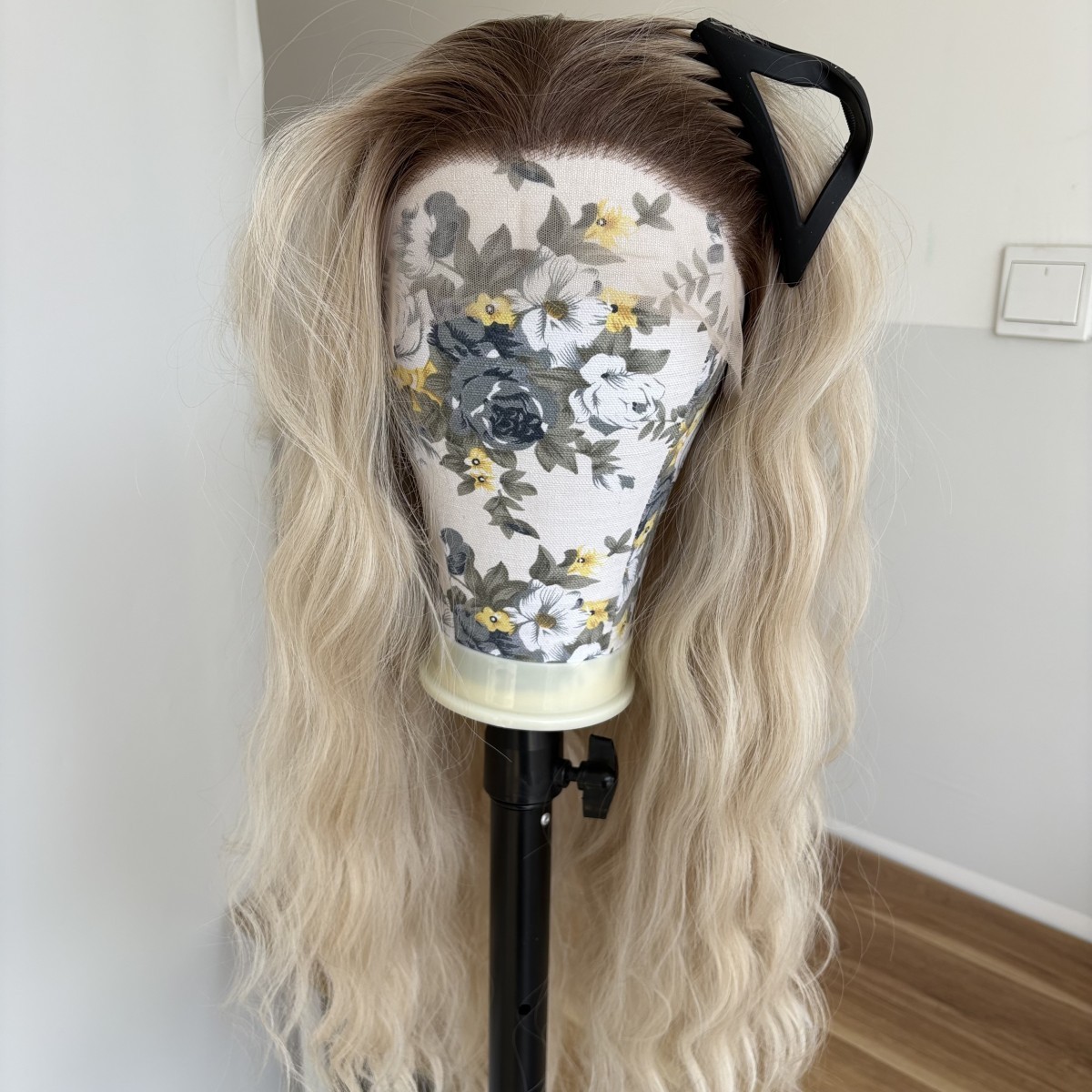 Synthetic Hair Heat Resistant Natural Highlight Blonde Long Wavy Lace Front Wig