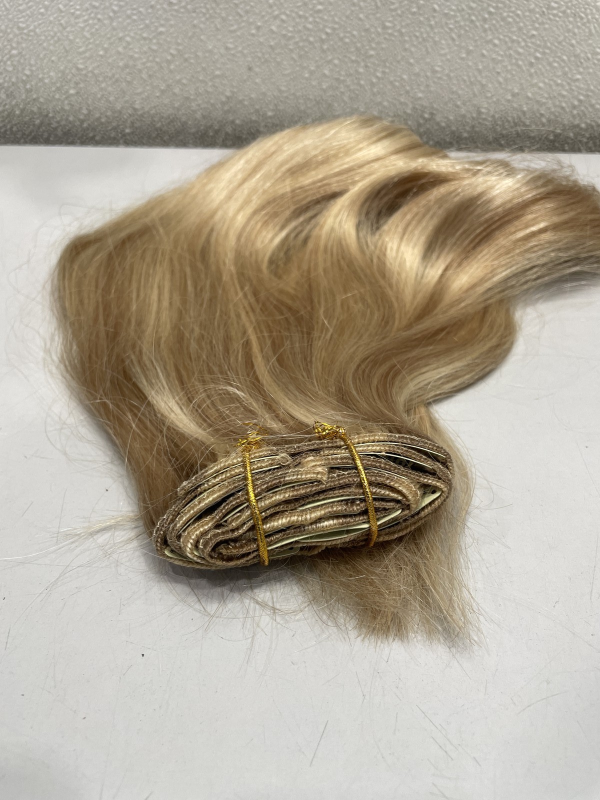 Goo Goo Light Blonde Highlights Classic Clip-In Human Hair Extensions 22″ 7pcs