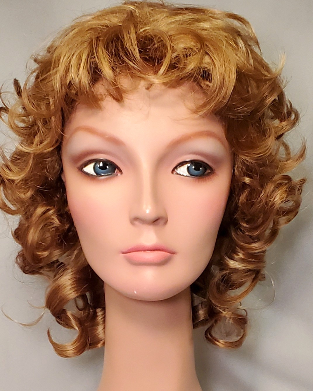 Beverly Hills Tony of Beverly Curly synthetic wig Color 24BHL27 NWOT display