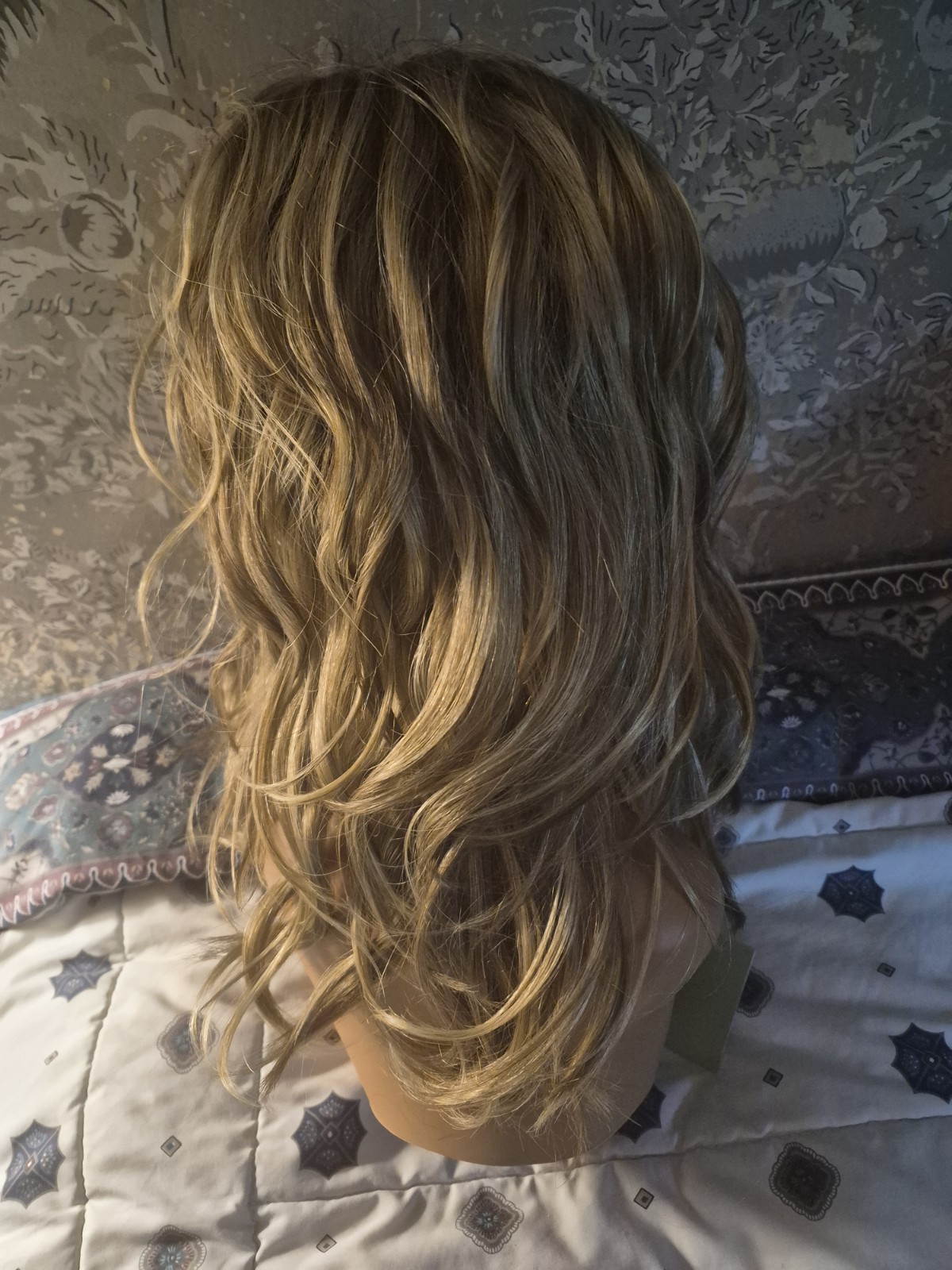 Estetica Ocean RH12/26RT4 Wavy Layered Synthetic Wig Average Stretch Cap NEW