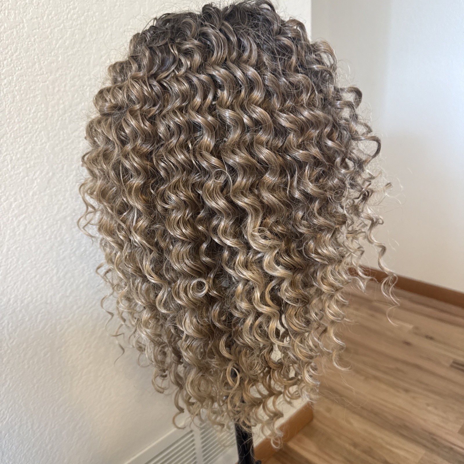 388 Curly Long Lace Cap Dark Blonde 24” Synthetic Big Hair. Very Nice 388