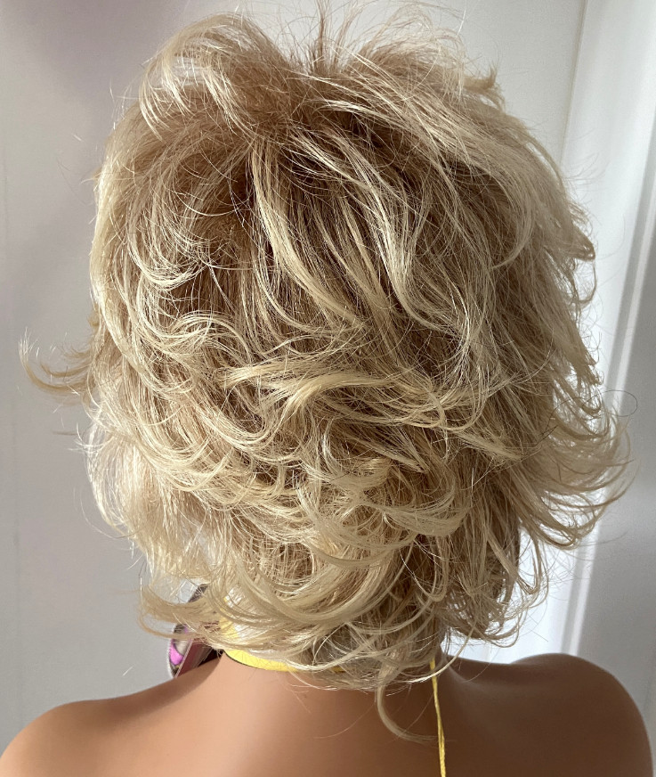 Short Layered Wavy Rooted Blonde Mix Synthetic Hair Wigs Women Soft Natural