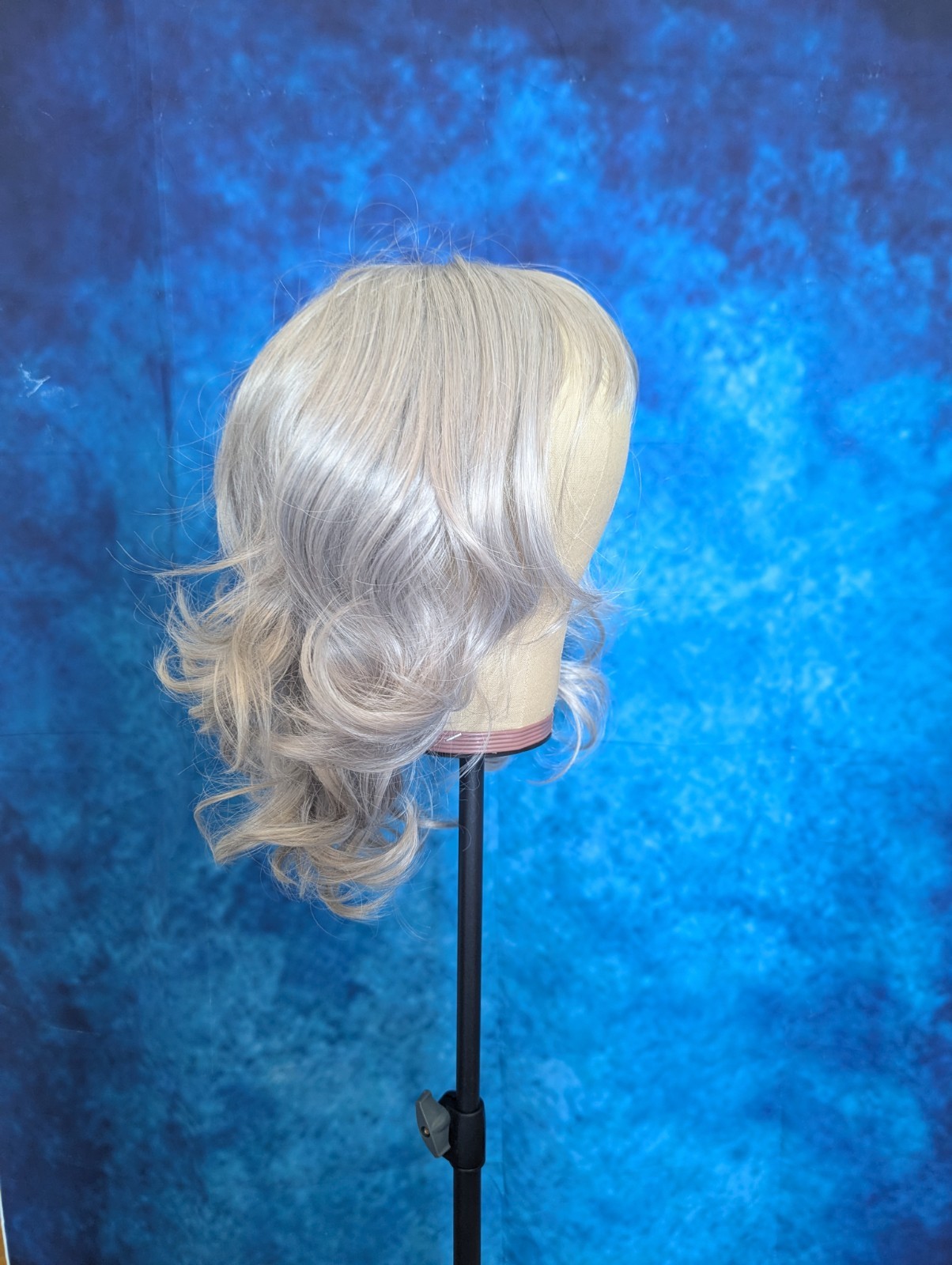 Sallcks Grey Silver Wig With Bangs Chin Length Heat Resistant NWT