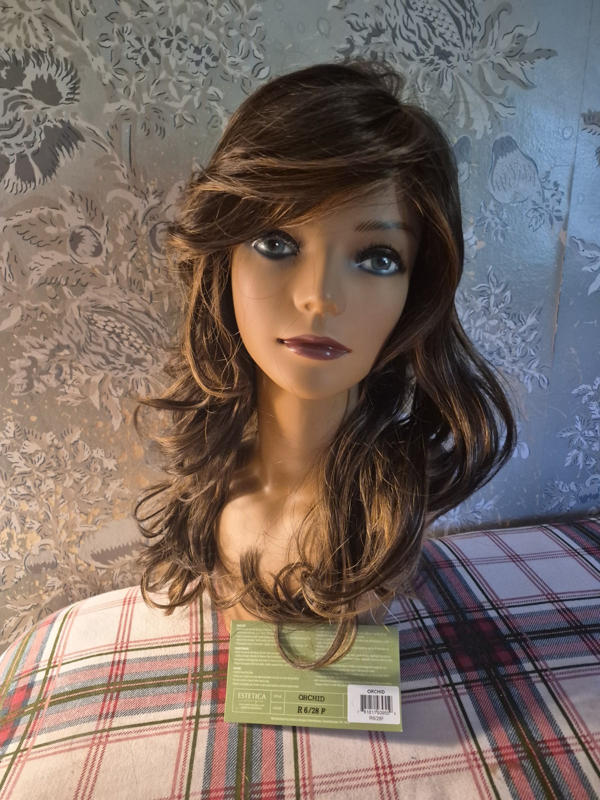Estetica Orchid Lace Front Layered Wavy Synthetic Wig R6/28F 20in WomenREDUCED