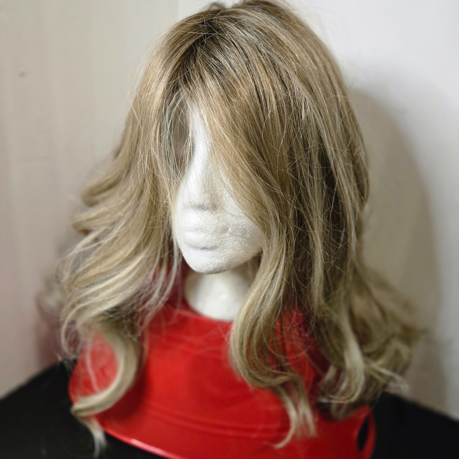 Styles by Soma SBS Synthetic Wig Outstanding Ovation Frosted Blonde New Open Box