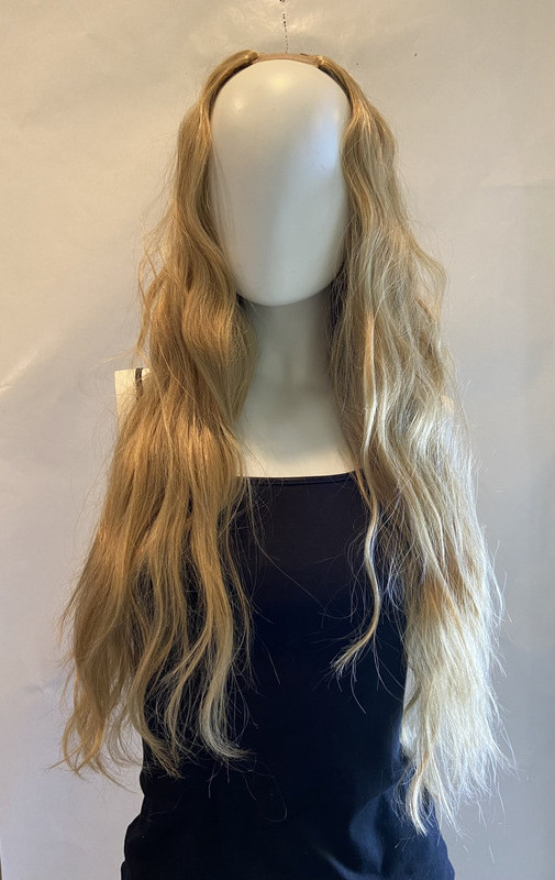 JORDYN WOODS EASILOCKS BODYWAVE LACE U-PART 24″ SAND VANILLA HAIR