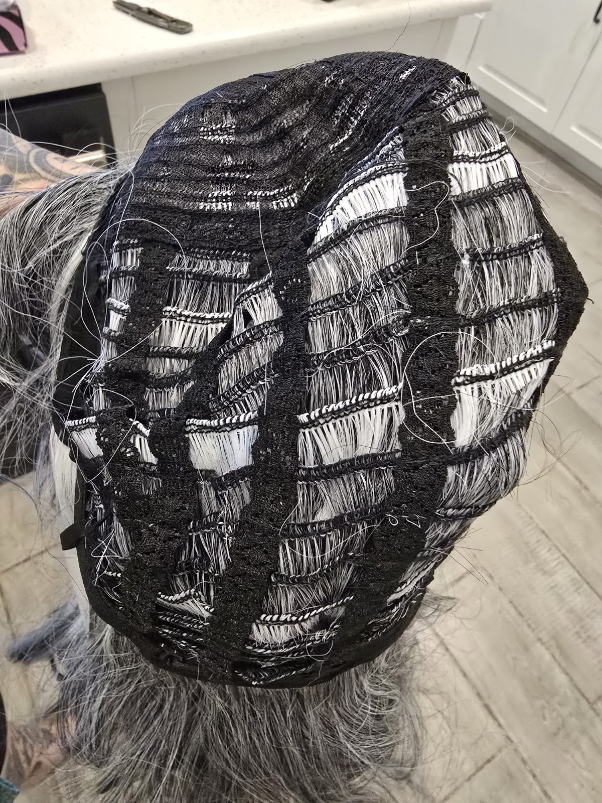 23″ Salt And Pepper Gray Long Wavy Classic Cap Wig New