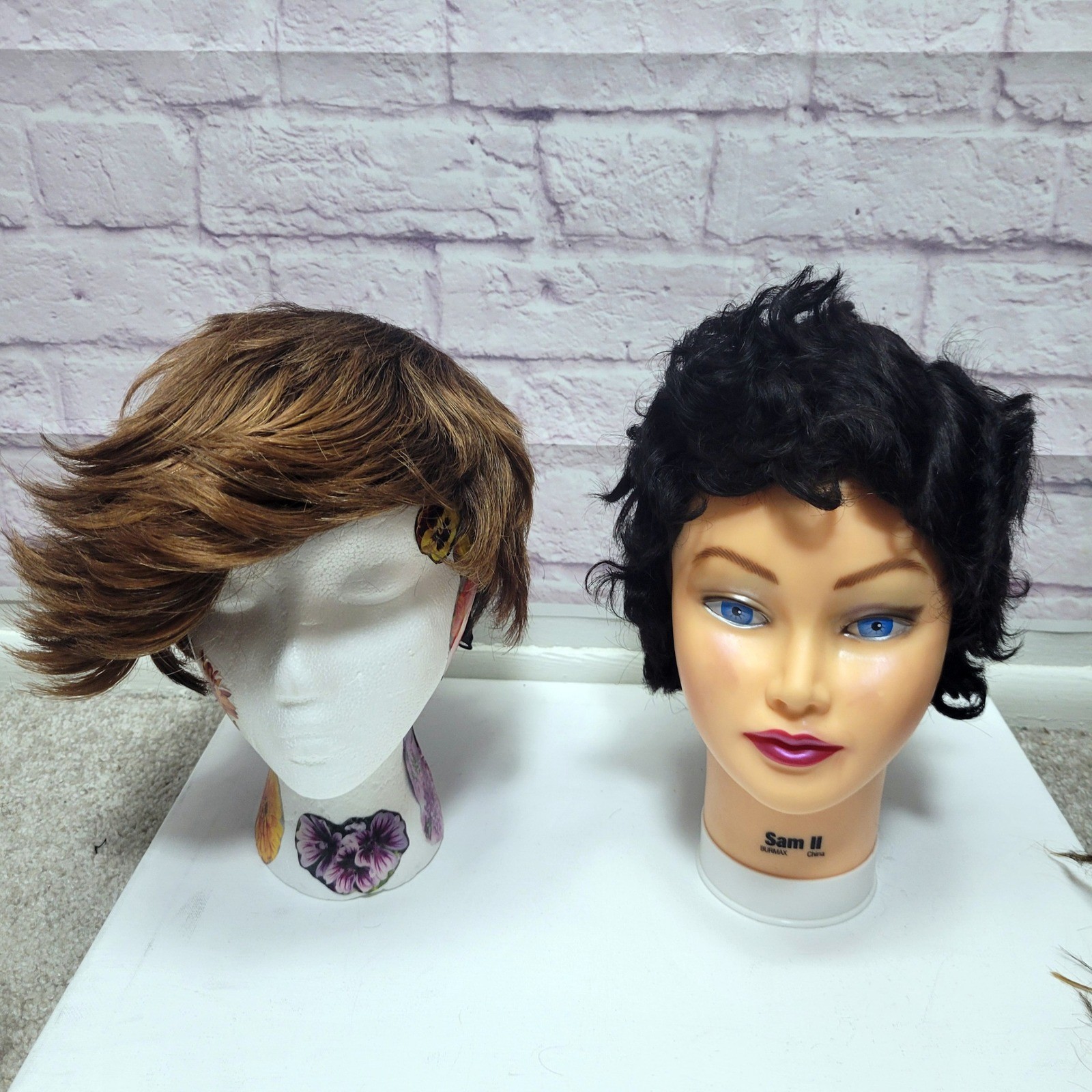 Lot 23 Pre-Owned Mixed Wigs Short Black Brunette Curly Vanessa Foxy Silver *READ